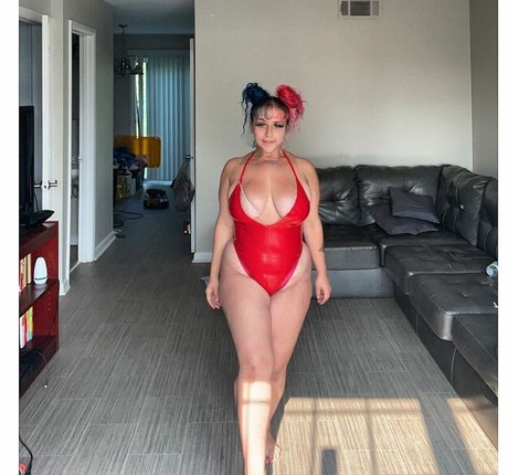 Harlee Queeni sex actress img