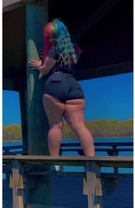 Harlee Queeni art actress pic