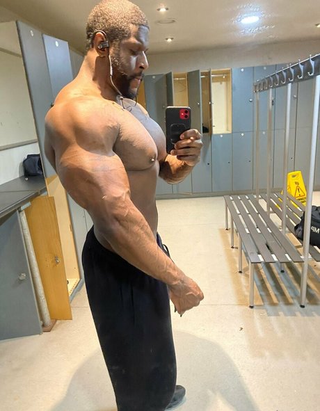 young onlyfans top pic