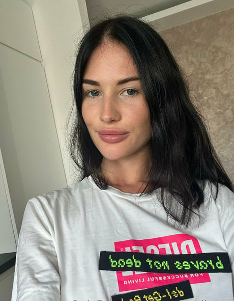 blowjob brunette onlyfans hot sexy photos