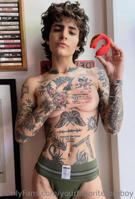 yourfavoritetomboy model art pic