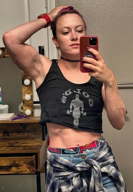 Claire Max star naked picture