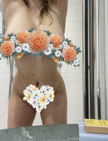 amateur blonde onlyfans perfect images