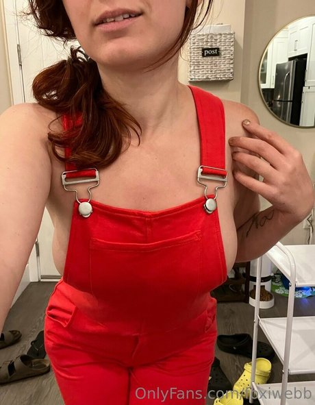 foxiwebb sexy model picture