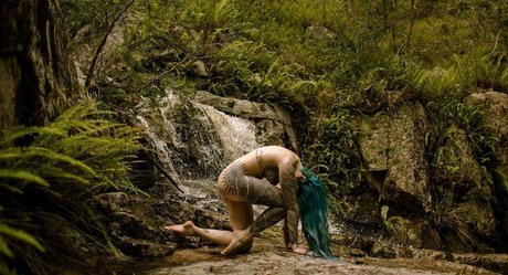 Summer Mcinerney naked model image