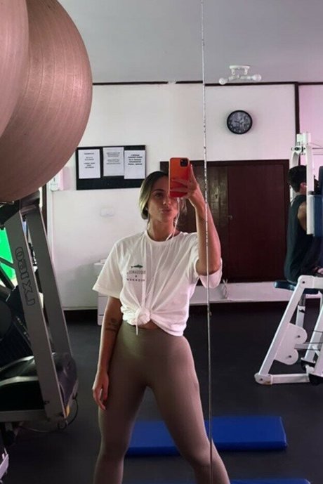 Aninha Cafe model hot pic