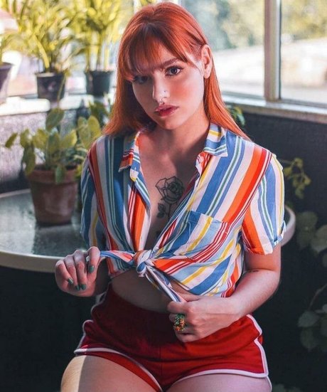 Larie S pornstar img