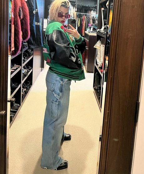 teen footjob onlyfans beautiful picture