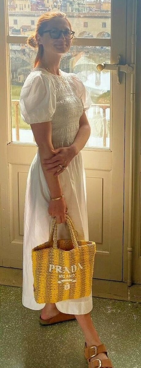 Bonnie Wright star pornographic photos