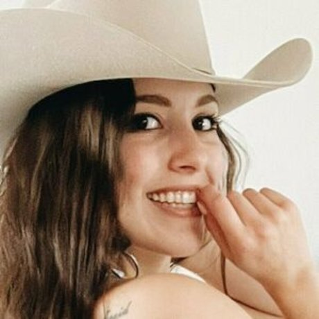 freeoakleyrae nudes star image