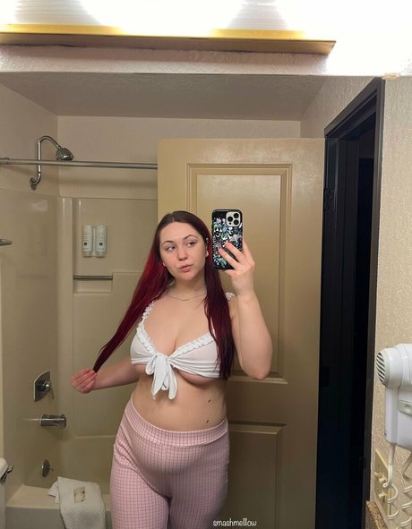 smashmelllow model beautiful photo