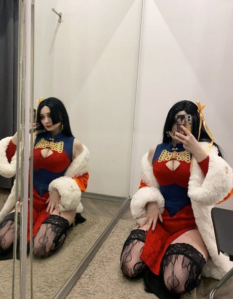 mia green tea nude actress photos