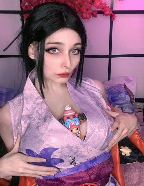 mia green tea naked actress pic