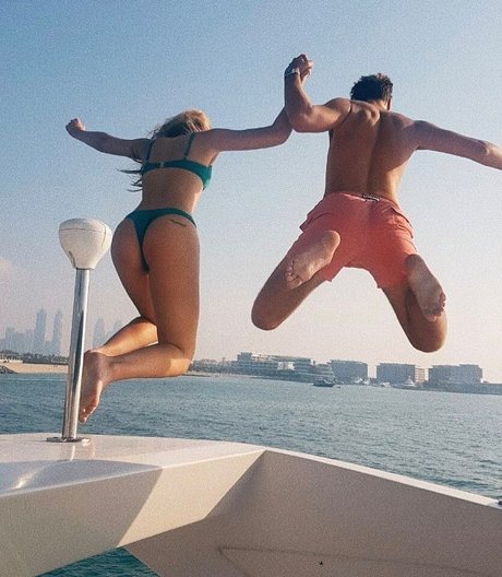 Demi Rawling sex model pic