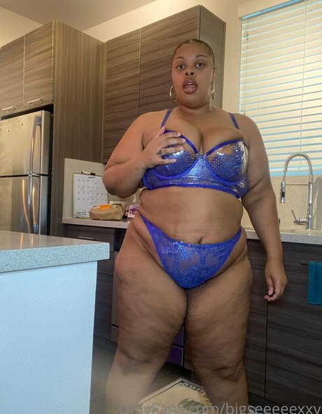 brown eyes kitty onlyfans beautiful naked picture