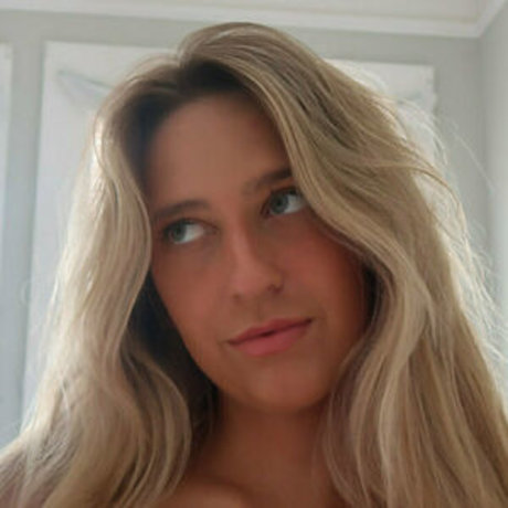 Taylor Hughes xxx actress picture