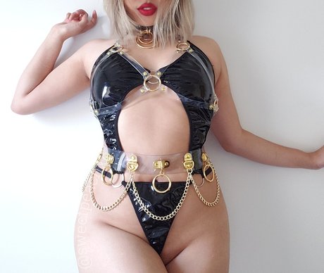 sweetpeachxo star nude photos