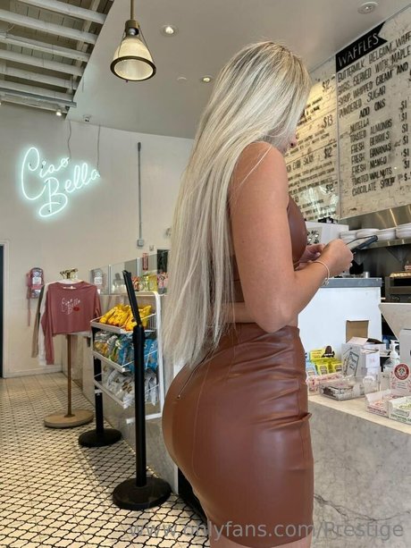 Issa Vegas star high quality photos