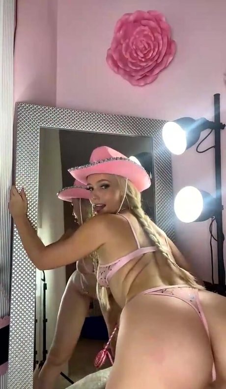 brown eyes kitty onlyfans beautiful photo