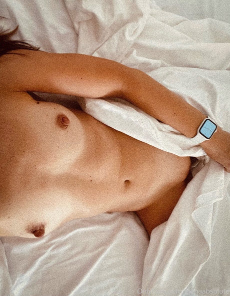 Elena Ptena beautiful actress img