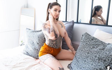 Pia Lora adult model gallery