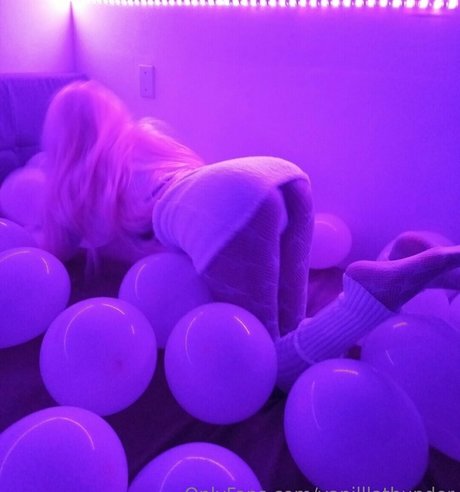 Vanilllathunder exclusive model picture