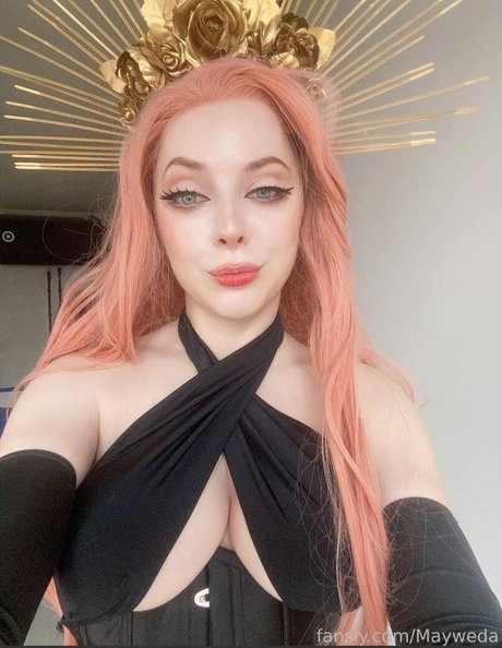 Mayweda Cosplay pornstar naked pic