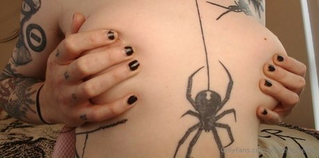 siouxsie steele pretty model pic