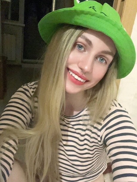 petite slut onlyfans nude pics