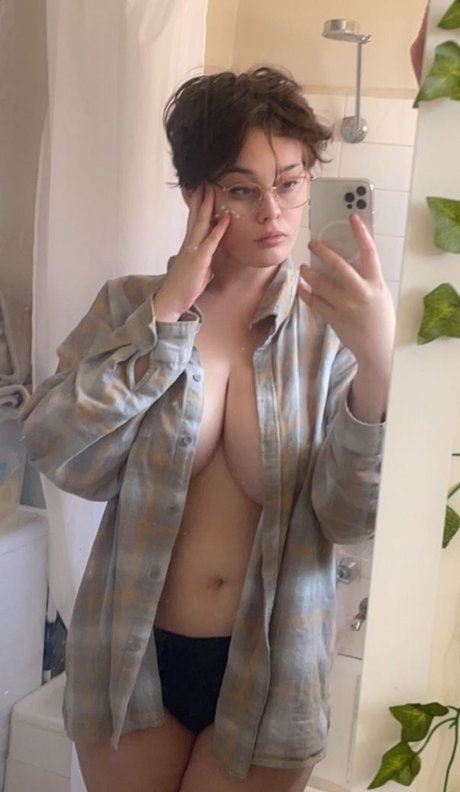 BitterBritt high quality actress photo