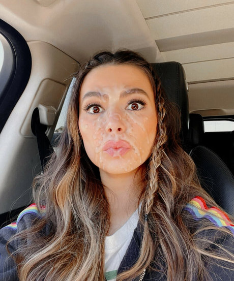 Miranda Cosgrove erotic actress pics