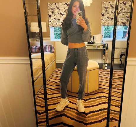 Miranda Cosgrove model exclusive photos