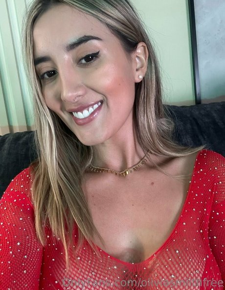 oliviasmiithfree pornstar hot img