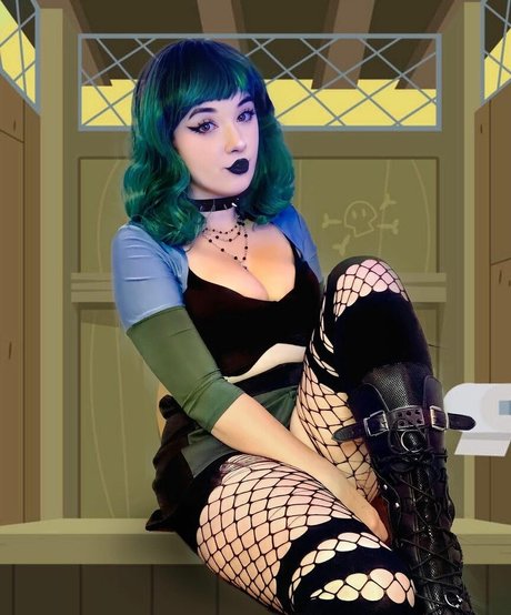 Biologistinbeauty art model pics