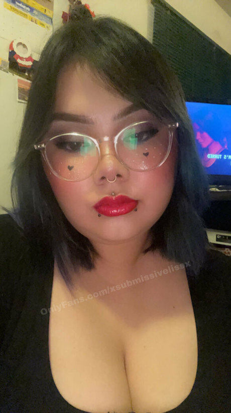 xsubmissivelissx model pretty photo