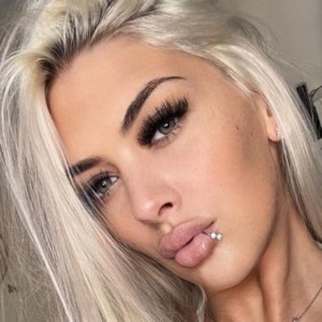 Deminecka star nude pics