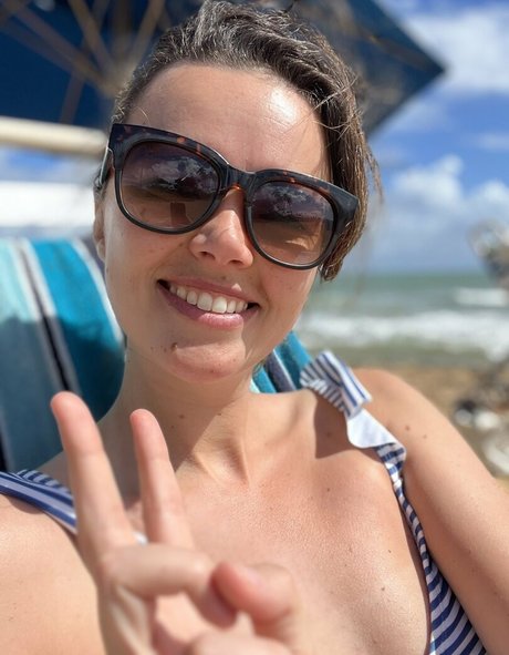 Lowco model beautiful pics