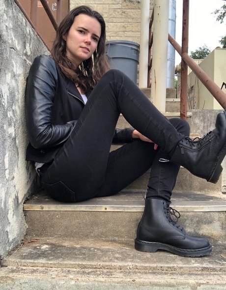 Lowco pornstar adult pic