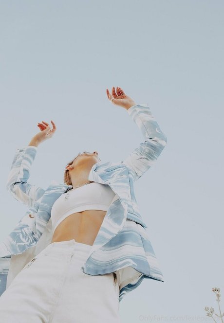 Lexiepeterss nudes model pictures