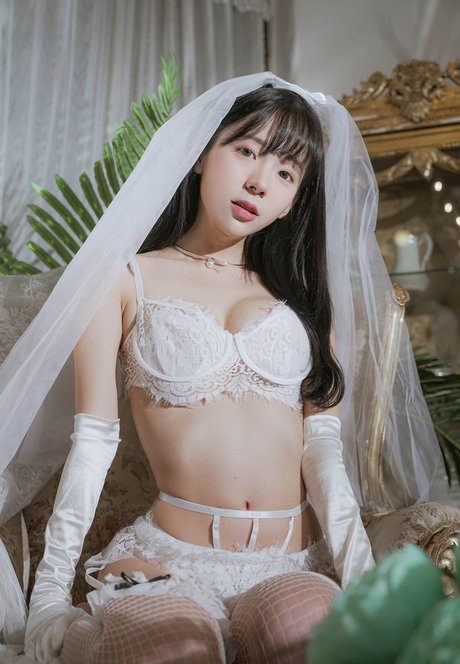 leeesovely model high quality photo