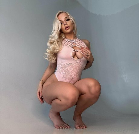 flat chested onlyfans top pics