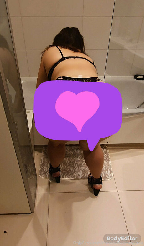 annazonianpawgfree nude model img