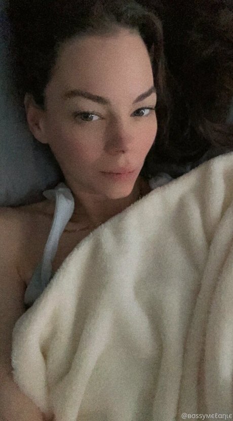 bellapetitewifey star pornographic image