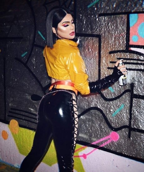 skinny redhead onlyfans top photos