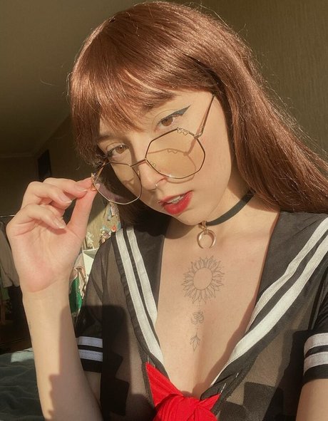 Loli Molly pornstar erotic gallery