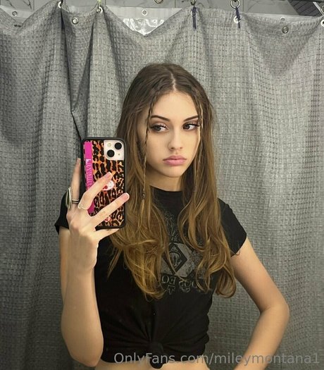 Jessie Carter star sexy photo