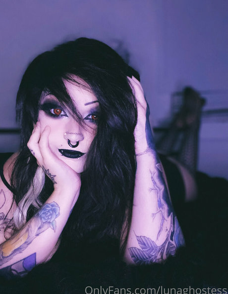 Luna Ghostess exclusive actress images