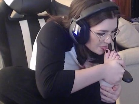 poopernoodle star naked pictures