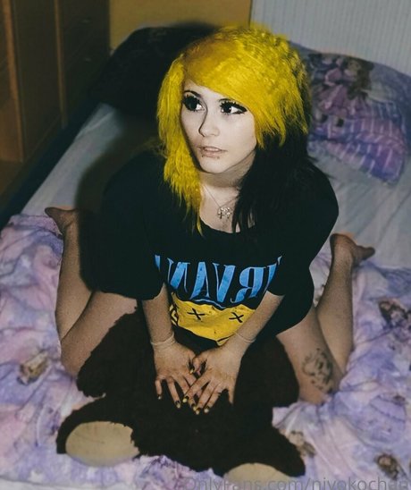 niyokochan hot model photo