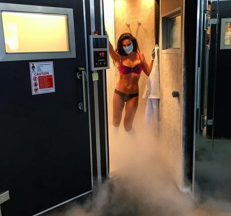 Nadia Bjorlin model art picture